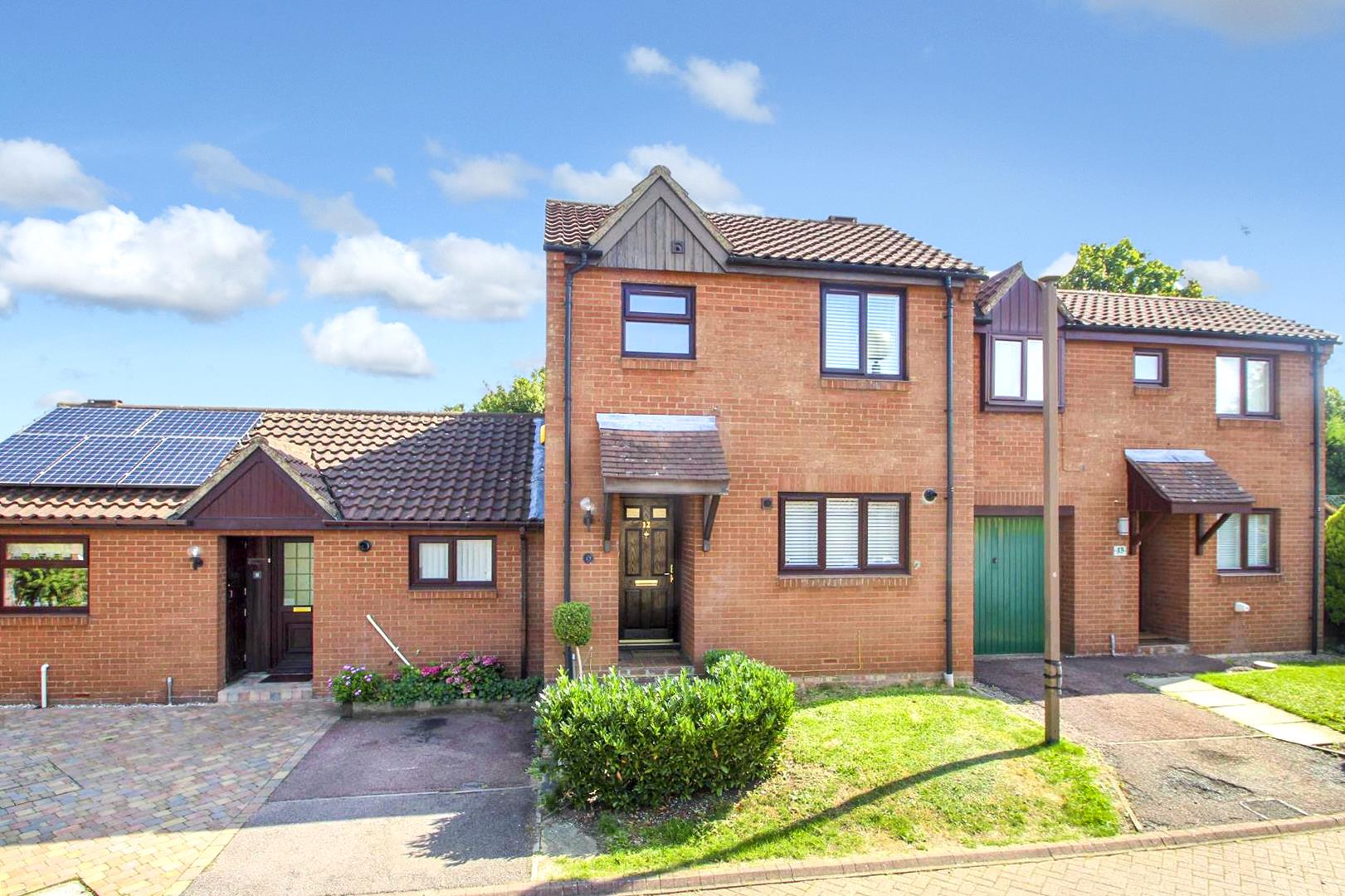 2 bed property in Sutton Court, Milton Keynes